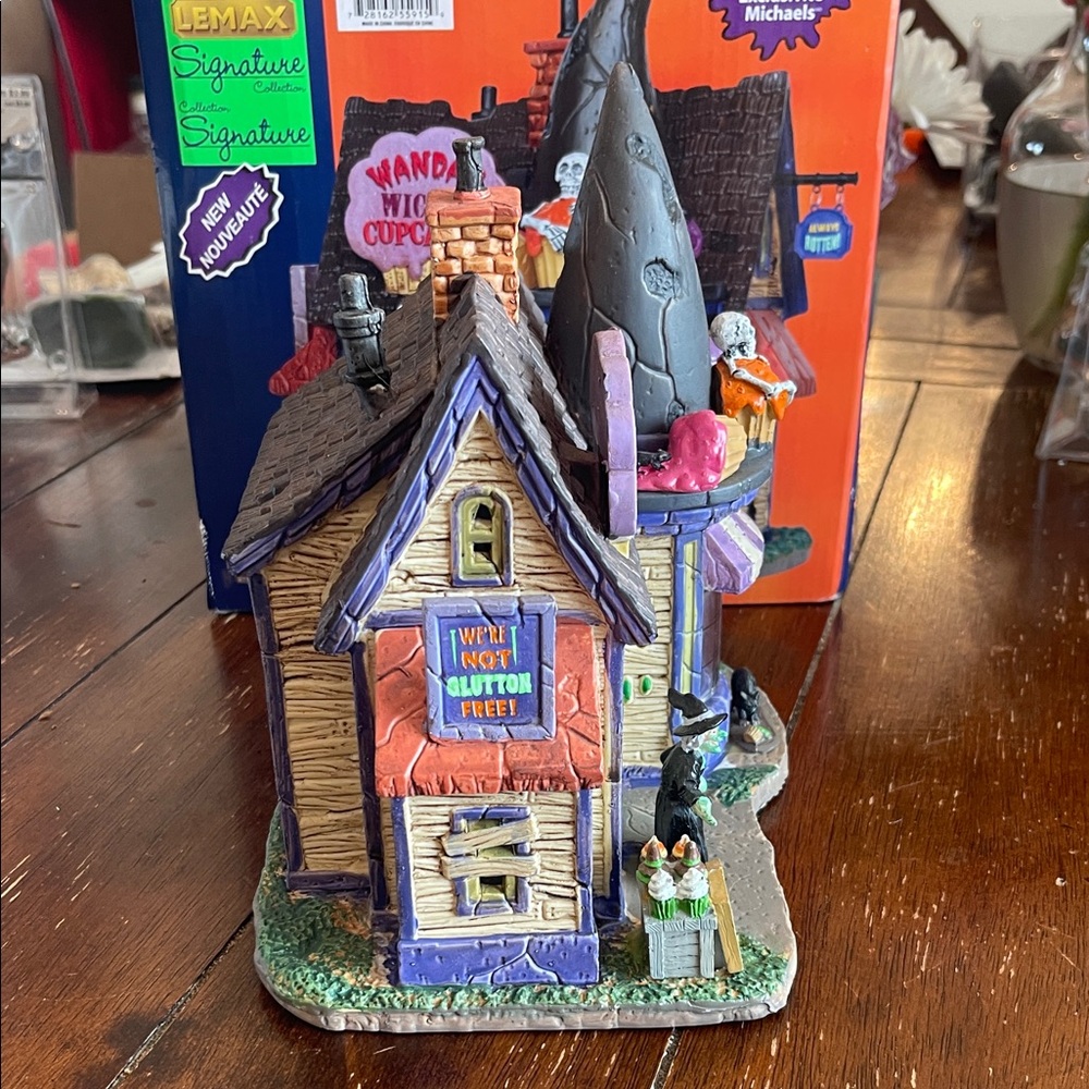 Lemax Spooky Town- Wanda’s Wicked Cupcakes Shop - Picture 5 of 7